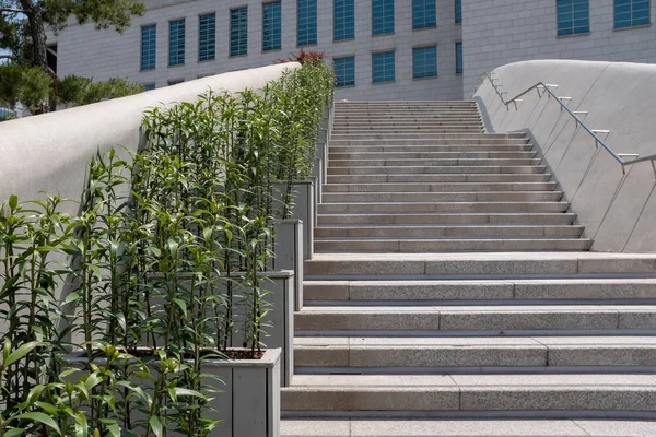 Dlouhé schodiště, Dongdaemun Design Plaza, Soul — Stock fotografie