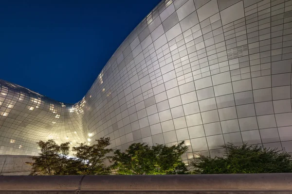 Dettaglio del Dongdaemun design plaza a notte — Foto Stock