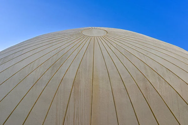 D 'de Isozaki mimarı tarafından yumurta şekli yapısının yakın Detayı