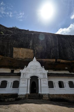 Dambulla kraliyet mağara tapınağının ana girişi, Sri Lanka