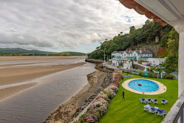 Portmeirion sahil otelinin manzarası