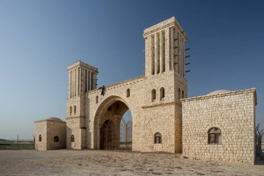 Bir çiftliğin görkemli taş kapısı, Al Zubarah, Katar