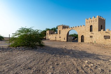 Bir çiftliğin görkemli taş kapısı, Al Zubarah, Katar