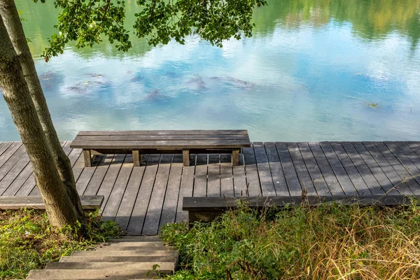 Marne Nehri'ne bakan bank, Nogent-sur-Marne, Fransa