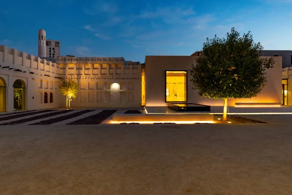 Alacakaranlıkta Msheireb müzelerinde Bin Jelmood evi, Doha, Katar