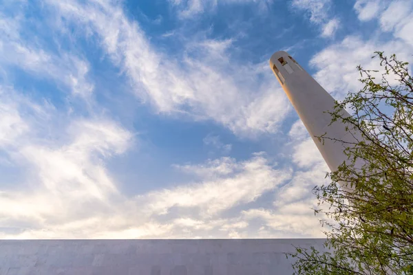 Minaret of the Msheireb mosque with sky, Doha, Qatar — Stock Photo, Image