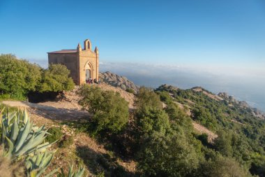 Montserrat manastırı yakınlarında bir şapel, Marganell, İspanya