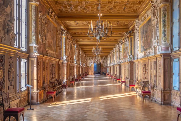 Francois Fontainebleau kalesinin içindeki ilk galeri.