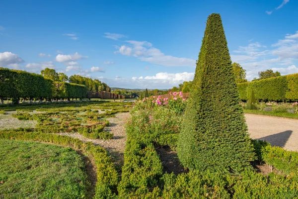 프랑스식 정원, 프랑스의 샹 쉬르 마르 네 성 — 스톡 사진