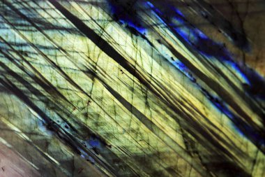 Labrador olduğunu çok renkli taş ve sertlik 7, bir taş şifa koruyucu yürür ve manevi gücü artar