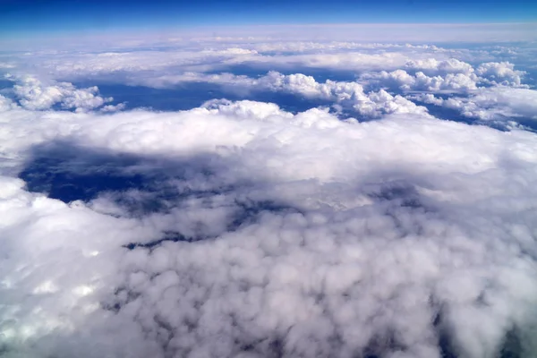 Moln Med Den Blå Himlen Sedd Från Planet — Stockfoto