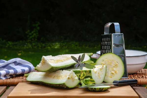 Gehakte Grote Gevlekte Courgette Tuin Tafel — Stockfoto