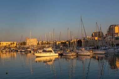 Eski kasaba Harbor'da günbatımı, Iraklio, Crete, Yunanistan