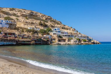 Matala, Yunanistan - 25 Eylül 2018: Ünlü hippiler Matala Beach, Girit Adası