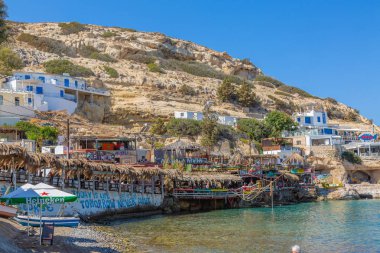 Matala, Yunanistan - 25 Eylül 2018: Ünlü hippiler Matala Beach, Girit Adası