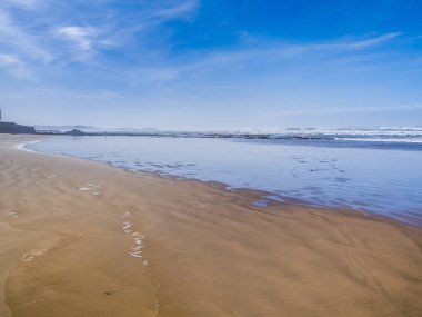 Güzel bir kumsalı deniz kenarı, Essaouira, Fas sabahı