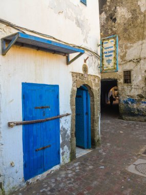 Essaouira, Fas Medine'nin dar sokakta sinagog çıta Lkahal
