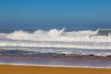 Dalgalar sörf fırtınalı Atlantik kıyısında yakın: Safi, Morocco