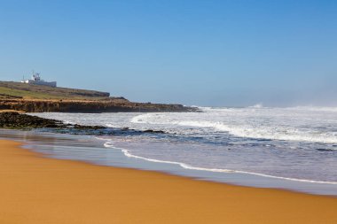 Dalgalar sörf fırtınalı Atlantik kıyısında yakın: Safi, Morocco