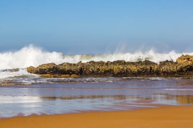Dalgalar sörf fırtınalı Atlantik kıyısında yakın: Safi, Morocco