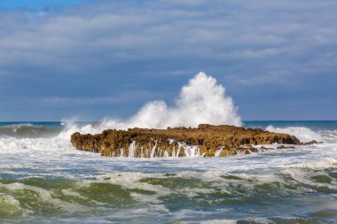 Dalgalar sörf fırtınalı Atlantik kıyısında yakın: Safi, Morocco