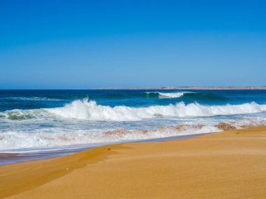Terk edilmiş kumlu plaja yakın Safi, Fas