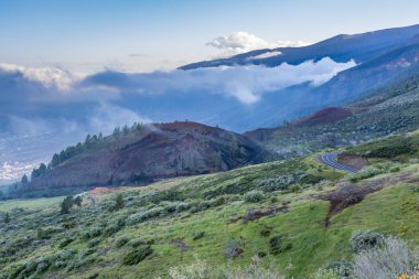 Tenerife adasının yüksek volkanik sıradağları