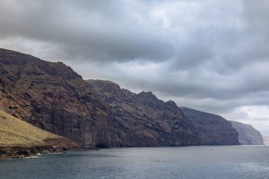 Mirador Punta de Teno gelen Los Gigantes görünümü