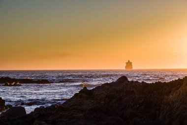 Porto'da Atlantik kıyısında gün batımı
