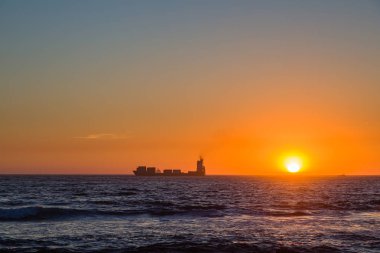 Porto'da Atlantik kıyısında gün batımı