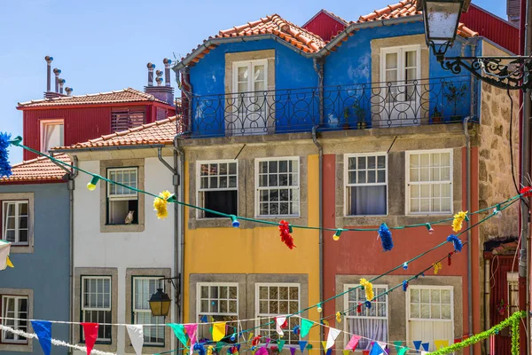 Vistas a las calles del casco antiguo de Oporto, Portugal — Foto de Stock