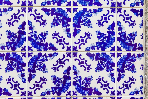 Traditionele keramische tegels "Azulejos" in Porto, Portugal — Stockfoto