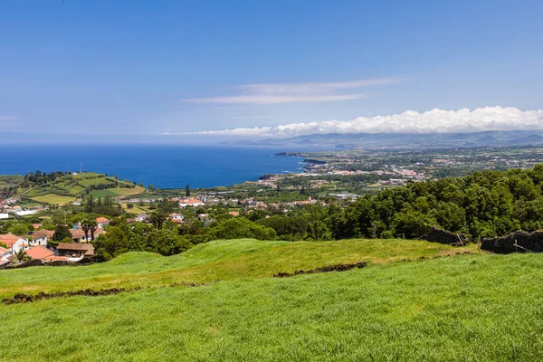 Paisaje alrededor de Capelas en la isla de Sao Miguel, archipiélago de las Azores — Foto de Stock