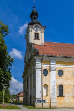 1729 'dan beri Slovakya' nın Jablonica köyündeki Aziz Stephen Kilisesi.