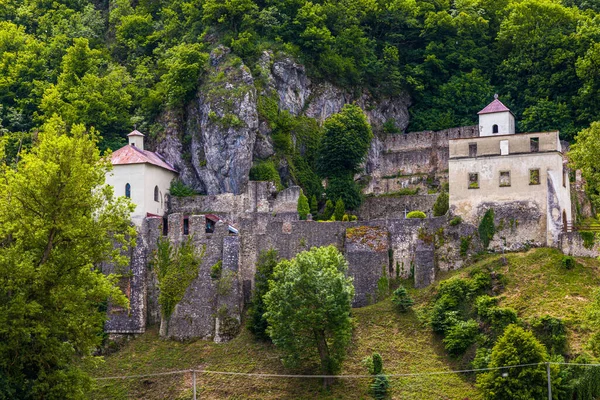 Abadia Beneditina Mosteiro Jesuíta Velka Skalka Perto Trencin Eslováquia — Fotografia de Stock