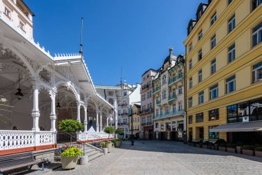 Çek Cumhuriyeti, Avrupa 'daki ünlü Karlovy Vary' nin (Carlsbad) kaplıca merkezinde yaz yürüyüşü