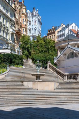 Çek Cumhuriyeti, Avrupa 'daki ünlü Karlovy Vary' nin (Carlsbad) kaplıca merkezinde yaz yürüyüşü