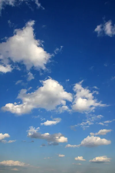 空に光の白い雲 — ストック写真