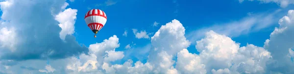 Globo Rojo Blanco Grande Cielo Azul — Foto de Stock