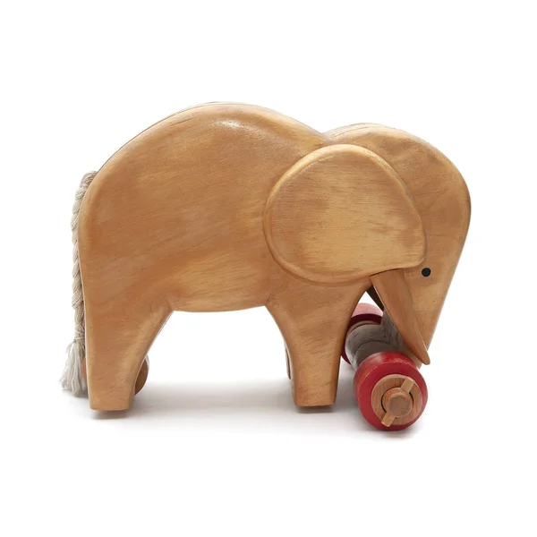 Elefante de madera con ruedas rojas y cola de lado — Foto de Stock