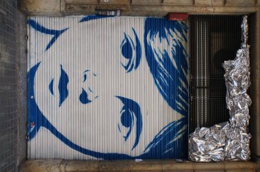 yüz grafiti duvar