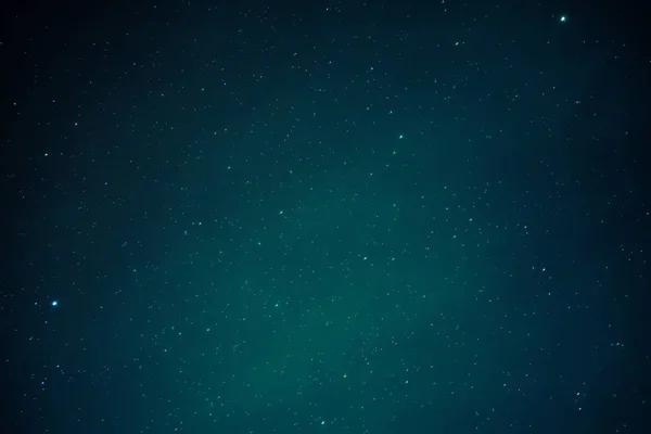 Vacker nattblå himmel med många stjärnor. — Stockfoto