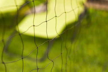 Yeşil arkaplan ile soyut badminton ağ deseni