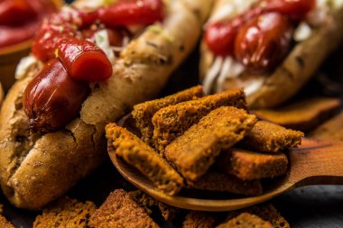 Sosisli sandviç kruton baharat lokanta yemek yemek menüsü