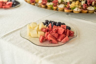 karpuz kavun tadı yaz masa masa örtüsü beyaz büfe masa ile plaka