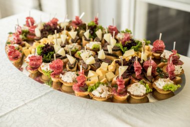 açık büfe yemek sandviç balık peynir lezzet masa örtüsü tablo kutlama salam tepsi