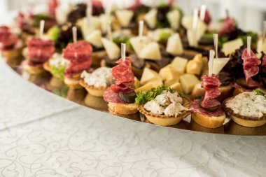 açık büfe yemek sandviç balık peynir lezzet masa örtüsü tablo kutlama salam tepsi