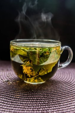 fincan çay duman lezzet yeşil otlar yararlı tedavi geleneksel çay aroması