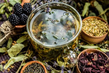 Fincan çay kokulu lavanta mor ultraviyole provence blackberry geleneksel yararlı şifalı tadı kokusu çay içme cam saydam