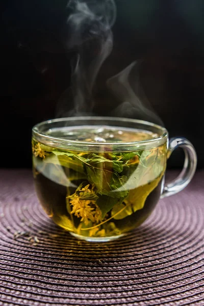 fincan çay duman lezzet yeşil otlar yararlı tedavi geleneksel çay aroması